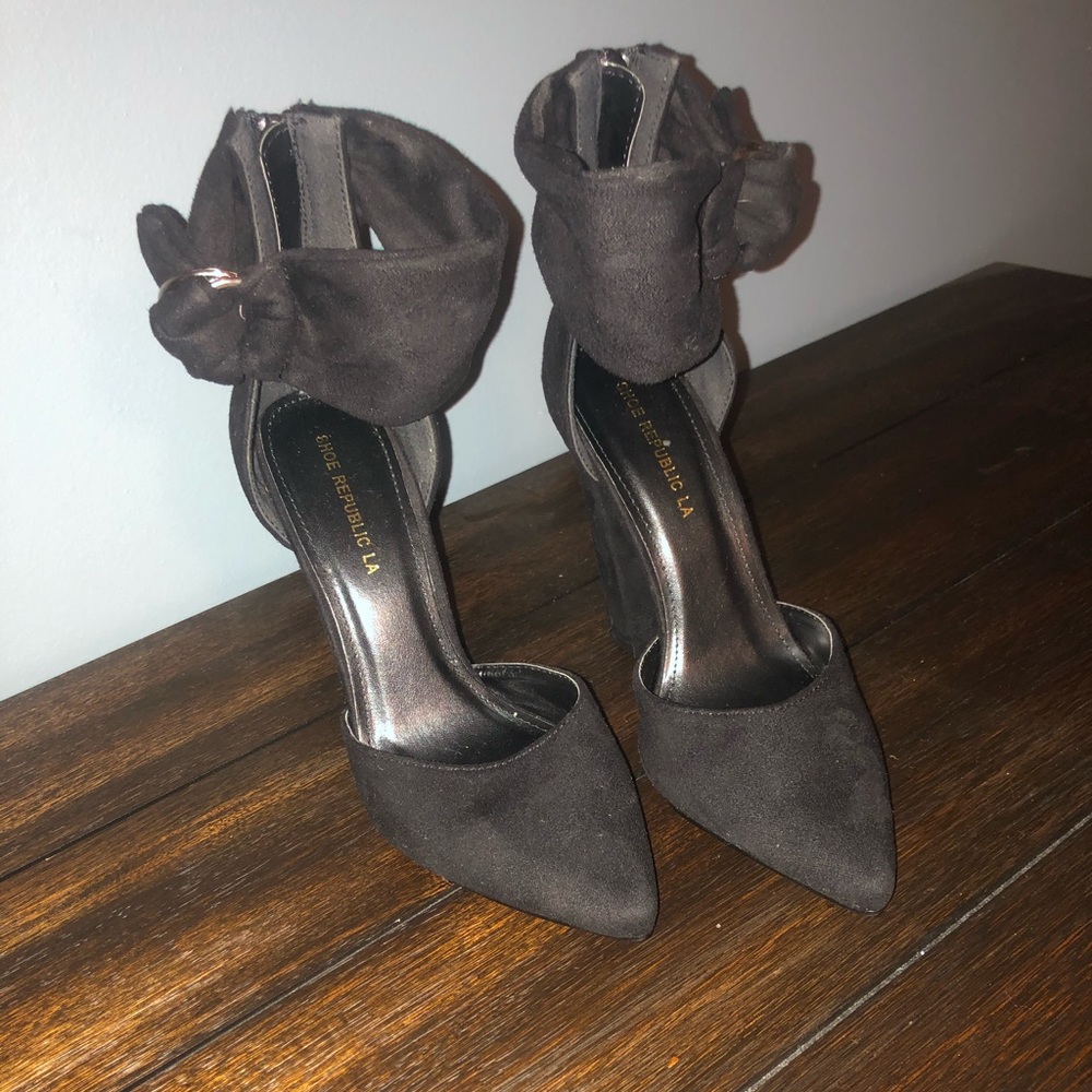 BRAND NEW black heels